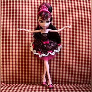 Monster High Sweet 1600 Draculara Doll